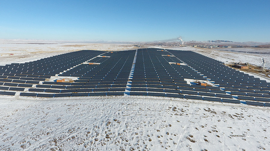 メガソーラー太陽光発電所（モンゴル）